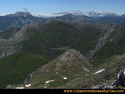 Ruta Les Rapaines, Lago Ubales, Cascayón: Vista desde el collado Agujas