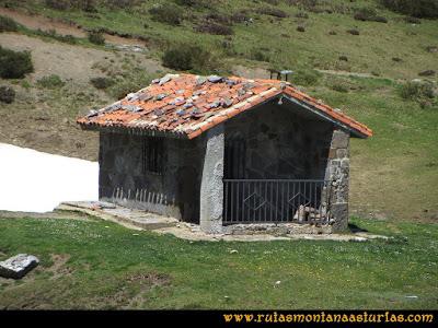 Ruta Les Rapaines, Lago Ubales, Cascayón: Cabaña en el Collado Acebal