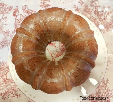 BIZCOCHO DE CANELA CON GLASEADO LIGERO DE LIMÓN