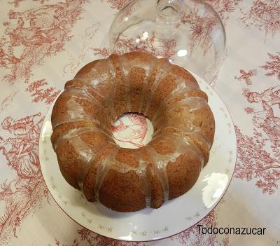 BIZCOCHO DE CANELA CON GLASEADO LIGERO DE LIMÓN