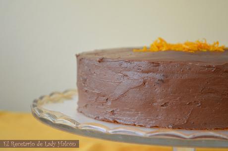 Tarta de galletas oreo, queso crema al chocolate y naranja