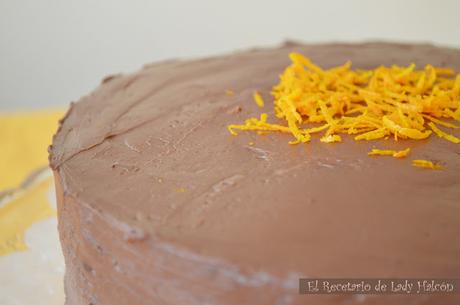 Tarta de galletas oreo, queso crema al chocolate y naranja