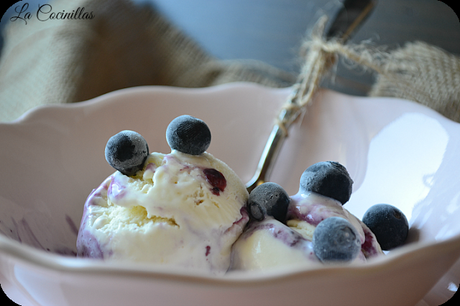 Helado de queso y arandanos