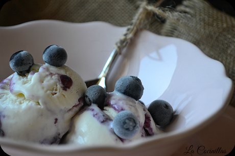 Helado de queso y arandanos