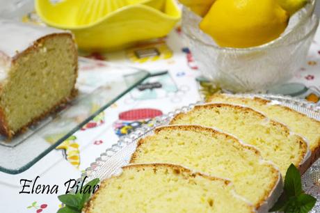 Bizcocho de yogur con glaseado de limón