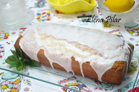Bizcocho de yogur con glaseado de limón