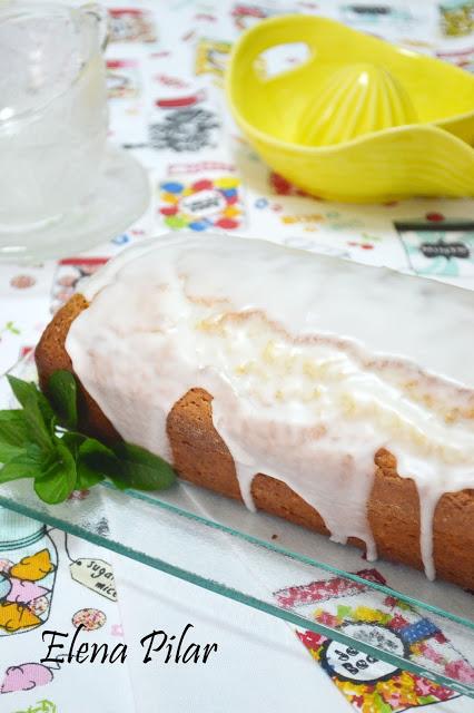 Bizcocho de yogur con glaseado de limón