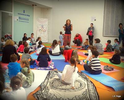 Clases de Yoga para niños y niñas también en verano. Organizan IAYoga y Centro de Innovación Pedagógica de Málaga.