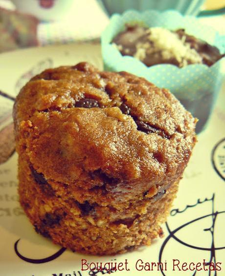 Muffins de bananas, nueces y chocolate (sin huevos, sin crema y sin manteca)