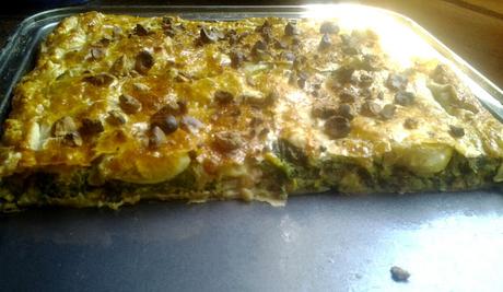 TARTA DE HOJALDRE DE ACELGAS Y QUESO  AHUMADO  CON AVELLANAS