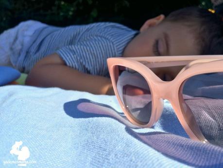 siesta en la piscina