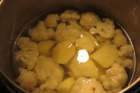 Coliflor con refrito de ajos y guindilla