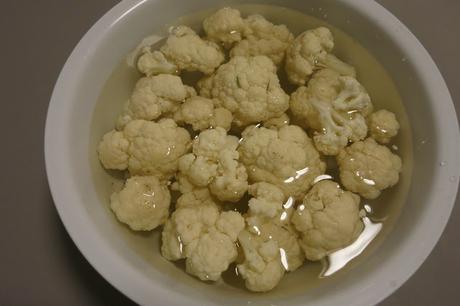 Coliflor con refrito de ajos y guindilla