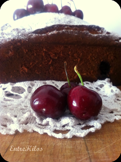 CAKE DE QUESO, ALMENDRAS Y CEREZAS