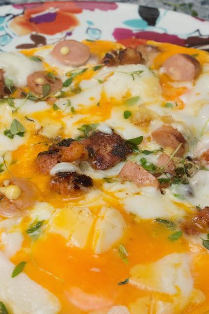 Huevos con chorizo y queso