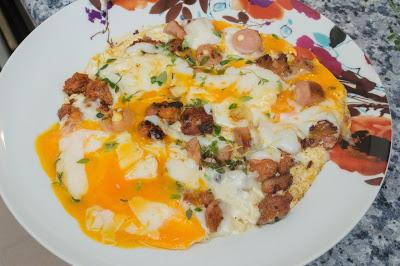 Huevos con chorizo y queso