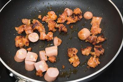 Huevos con chorizo y queso