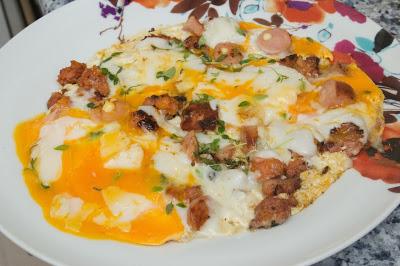 Huevos con chorizo y queso