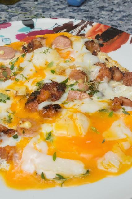 Huevos con chorizo y queso