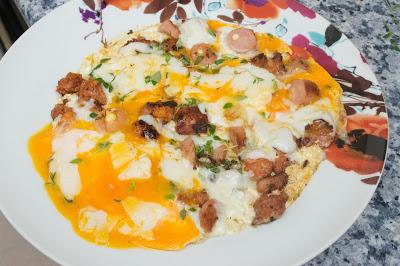 Huevos con chorizo y queso