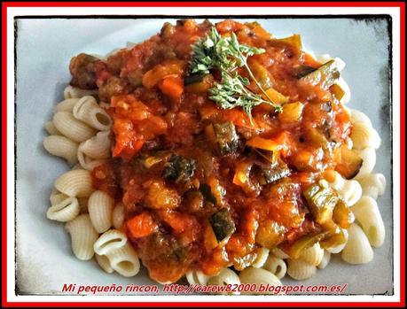 Caracolas con verduras y salsa de tomate casera