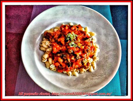 Caracolas con verduras y salsa de tomate casera