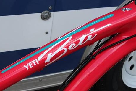 Yeti Cycles lanzara dos modelos de montaña específico para mujeres: Yeti Beti SB5c y Yeti Beti ASRc