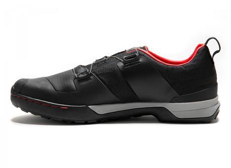 Five Ten Kestrel, unas particulares zapatillas All Mountain que se destaca con su estilo minimalista y sin el uso de correas Five Ten Kestrel, unas particulares zapatillas All Mountain que se destaca con su estilo minimalista y sin el uso de correas