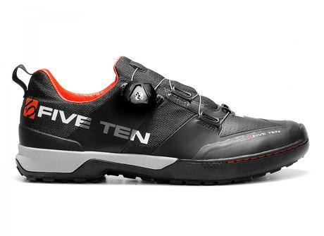 Five Ten Kestrel, unas particulares zapatillas All Mountain que se destaca con su estilo minimalista y sin el uso de correas Five Ten Kestrel, unas particulares zapatillas All Mountain que se destaca con su estilo minimalista y sin el uso de correas