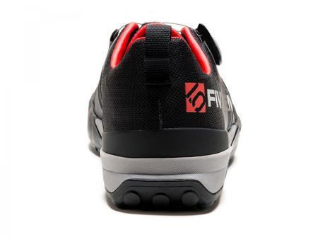 Five Ten Kestrel, unas particulares zapatillas All Mountain que se destaca con su estilo minimalista y sin el uso de correas Five Ten Kestrel, unas particulares zapatillas All Mountain que se destaca con su estilo minimalista y sin el uso de correas