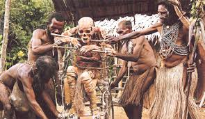 La tribu kukukuku: los fabricantes de momias