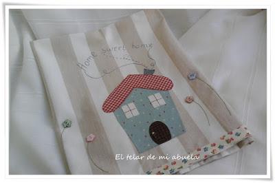 NECESER, FUNDA DE MÓVIL, PAÑO DE COCINA Y MUÑECA MARCA-PÁGINAS.