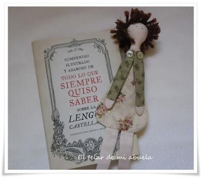 NECESER, FUNDA DE MÓVIL, PAÑO DE COCINA Y MUÑECA MARCA-PÁGINAS.