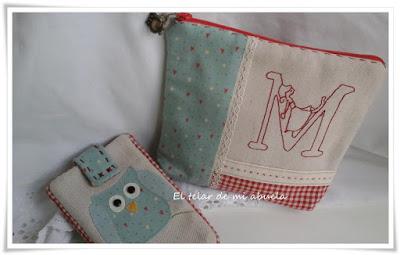 NECESER, FUNDA DE MÓVIL, PAÑO DE COCINA Y MUÑECA MARCA-PÁGINAS.