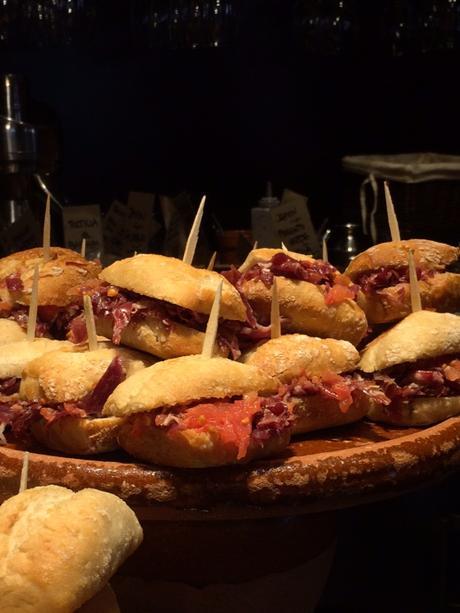 ¿Vacaciones en Bilbao? Aquí tienes tu guía de pinchos bilbao turismo, guia de pinchos bilbao, pinchos bilbao, pintxos bilbao, viaje a bilbao, bar zaharra