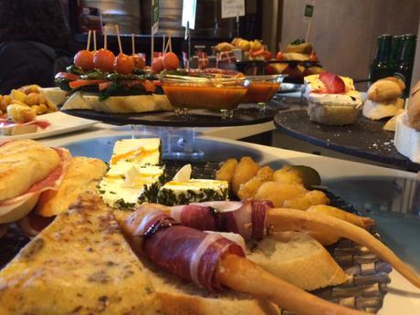 ¿Vacaciones en Bilbao? Aquí tienes tu guía de pinchos bilbao turismo, guia de pinchos bilbao, pinchos bilbao, pintxos bilbao, viaje a bilbao, bar charly, plaza nueva bilbao