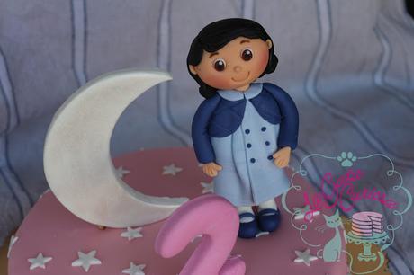 TARTA FONDANT NIÑA CON LUNA PARA CLAUDIA