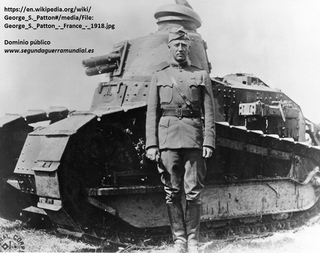 George Patton Patton en Francia en 1918, delante de un tanque ligero Renault FT.