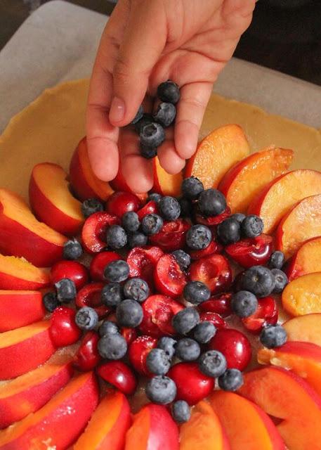 Galette rustica con frutas de verano