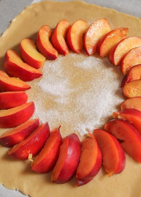 Galette rustica con frutas de verano