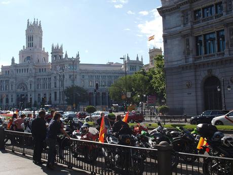 Concentración motera en el Cuartel General del Ejército ( C/ Alcalá de Madrid) y el cuartel de El Goloso. Con tu ejército, con nuestra bandera.