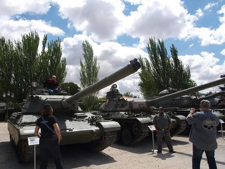 Concentración motera en el Cuartel General del Ejército ( C/ Alcalá de Madrid) y el cuartel de El Goloso. Con tu ejército, con nuestra bandera.