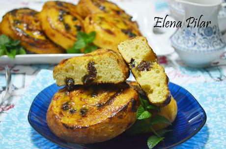 Caracolas de brioche rellenas de pasas (pains aux raisins)