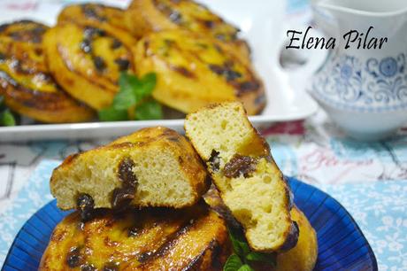 Caracolas de brioche rellenas de pasas (pains aux raisins)