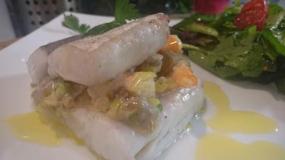 PESCADILLA RELLENA DE AJETES, SETAS Y LANGOSTINOS (Video-receta)