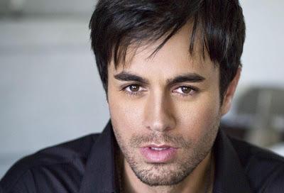 Enrique Iglesias, problemas por conducir con carnet caducado