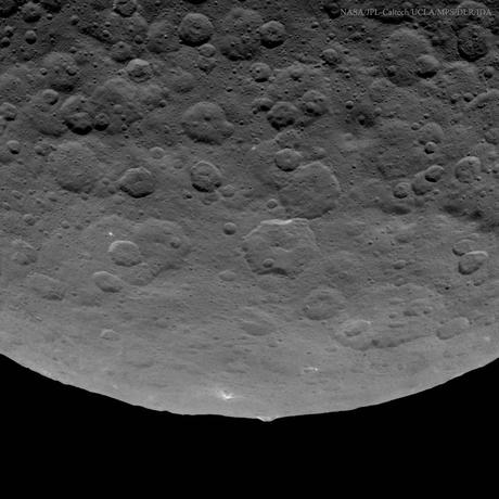 Una extraña montaña en el asteroide Ceres