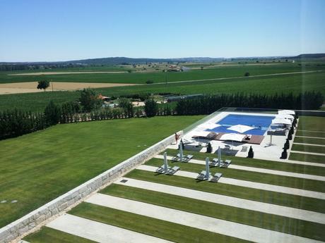 Vista desde las habitaciones de piscina y jardines