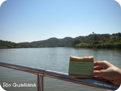 Jabones felices viajeros por el río Guadiana