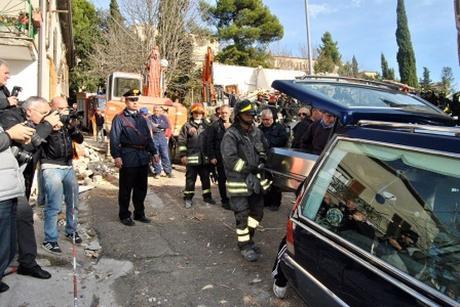 l43-esplosione-feretro-scoppio-111213170248_big